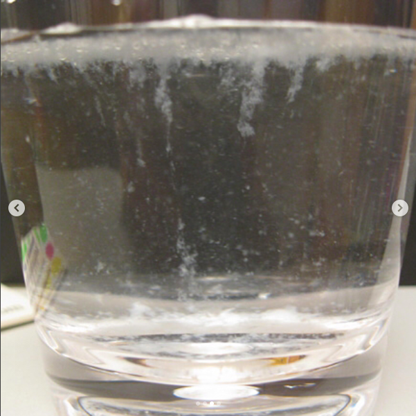 Тесто 1 стакан воды. Тест со слюной в стакане. Тест на кандиду со слюной в стакане. Тест со стаканом воды на кандиду. Кандида слюна в стакане.